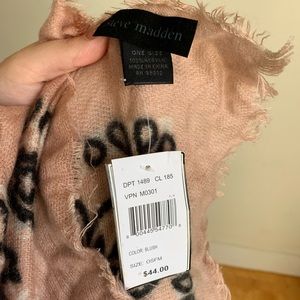 Steve Madden Accessories - 🌛Steve Madden 🌛 bandanna print Blanket scarf NWT Steve Madden Accessories - 🌛Steve Madden 🌛 bandanna print Blanket scarf NWT